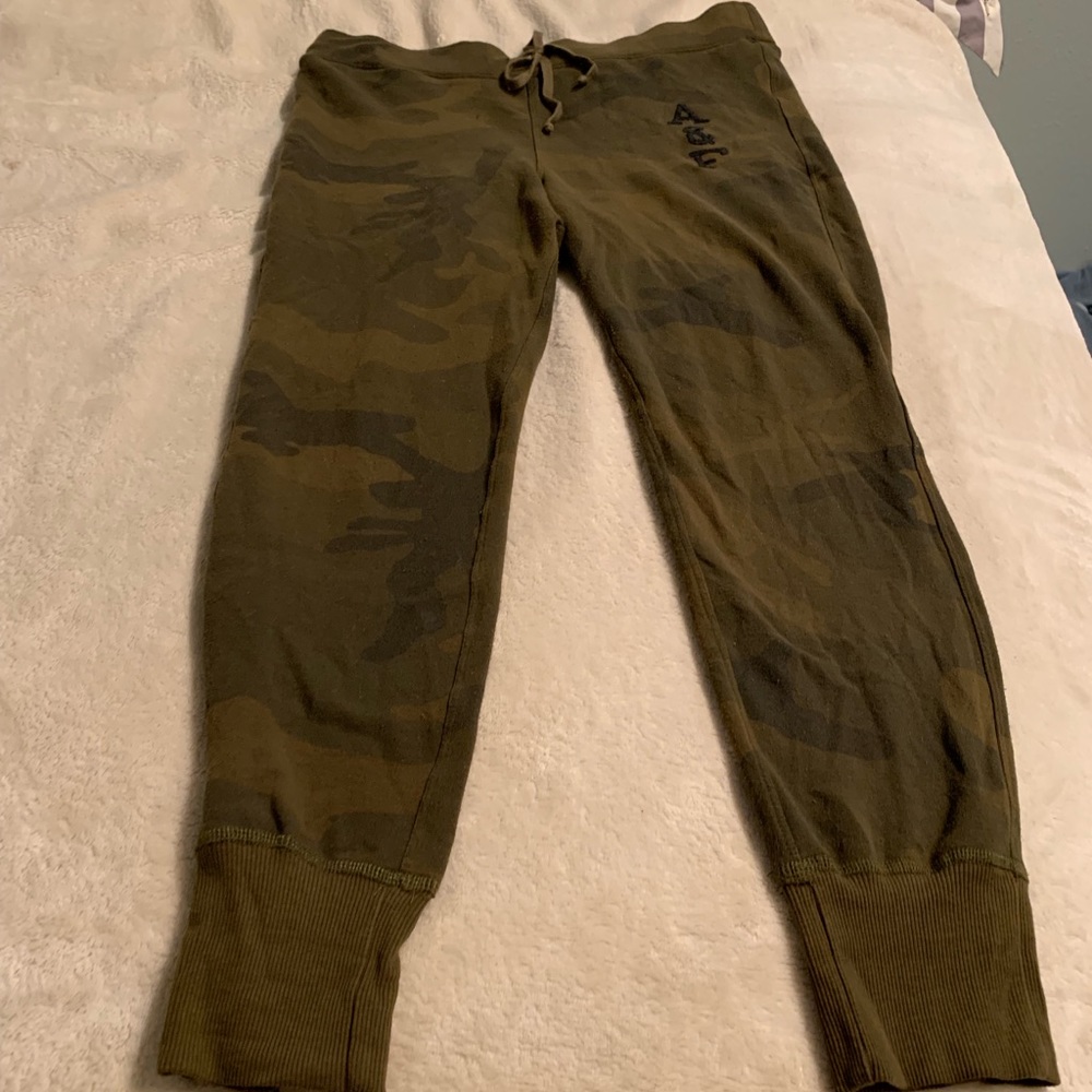 Camo Abercrombie & Fitch sweatpants